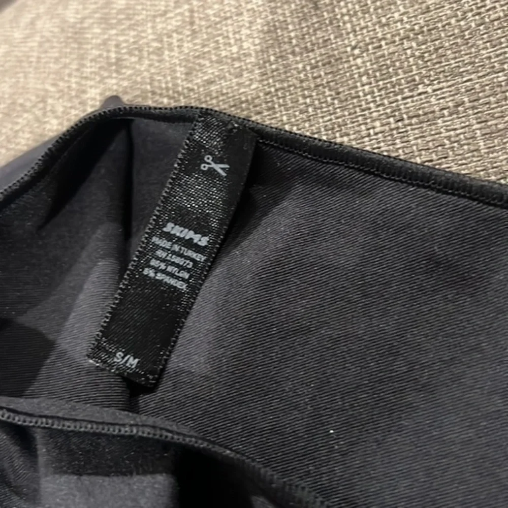 Skims Essential Cami Bodysuit - Picture 4 of 6